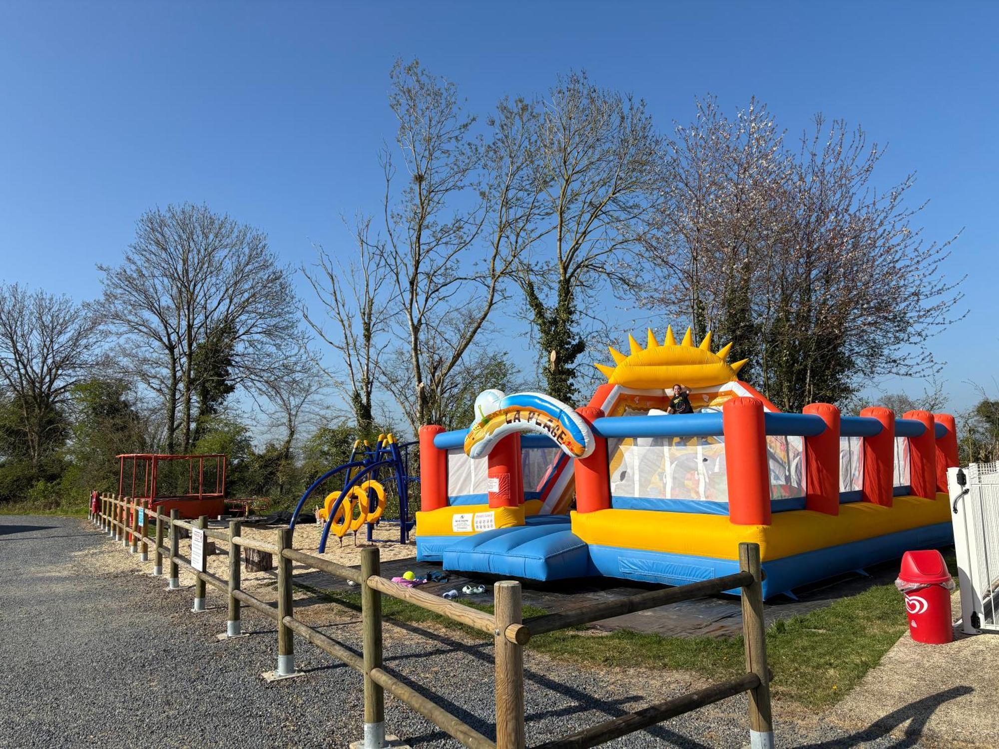 Camping Le Clos De Balleroy Exterior foto