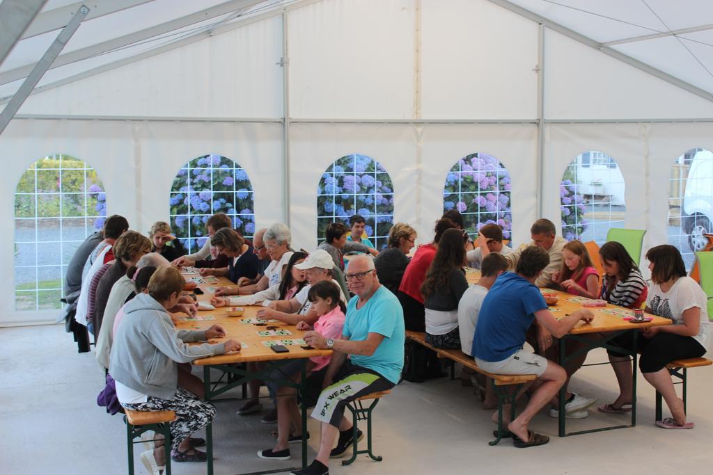Camping Le Clos De Balleroy Exterior foto