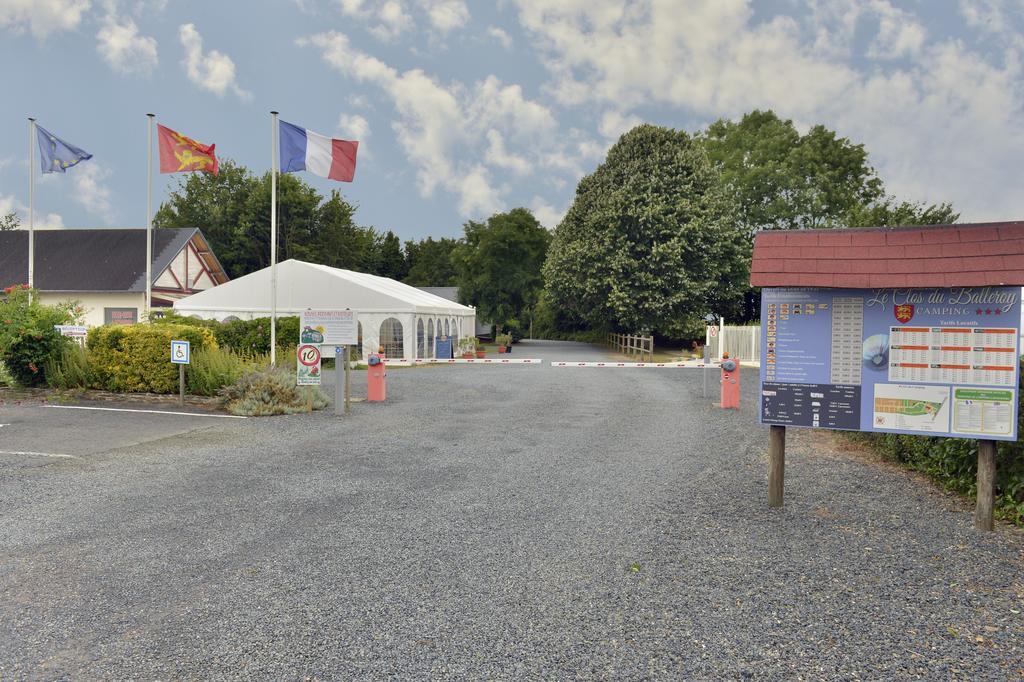 Camping Le Clos De Balleroy Exterior foto